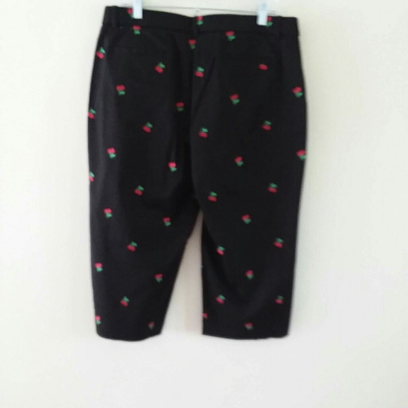 KIM ROGERS PETITE CHERRY EMBROIDERED CAPRI PANTS - Picture 2 of 8